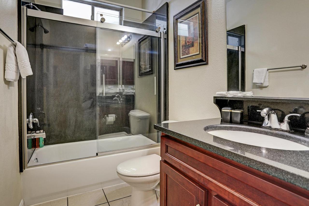 Villa Corporate 2 Bedroom Suite Furnished Condo Houston Eksteriør bilde