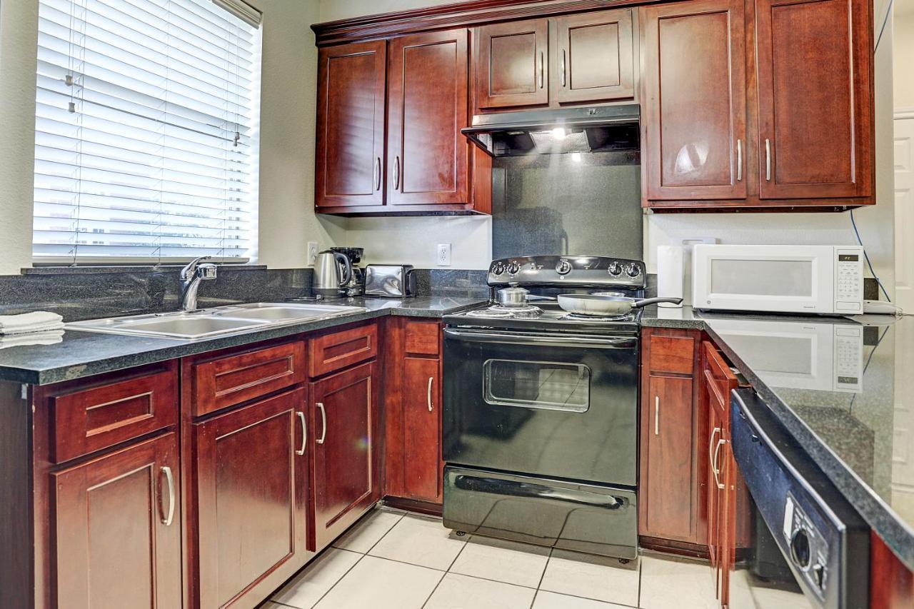 Villa Corporate 2 Bedroom Suite Furnished Condo Houston Eksteriør bilde